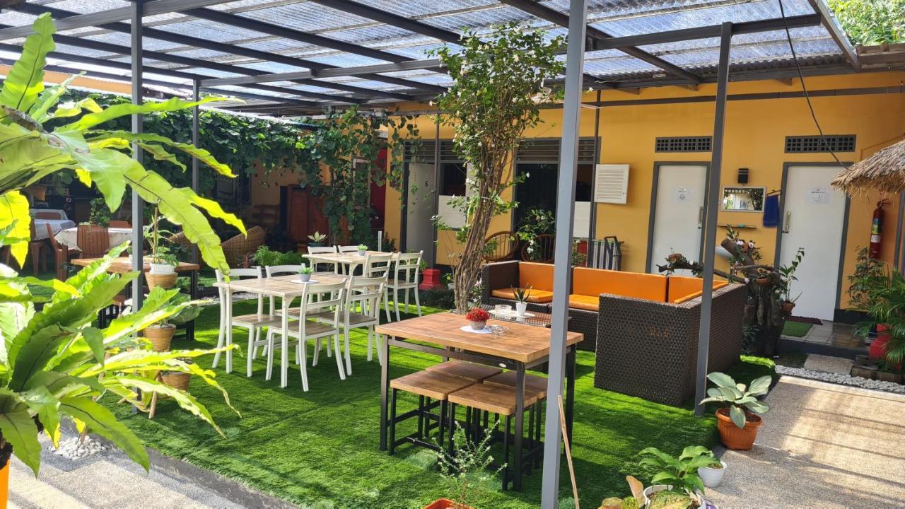 Dewi Sri Guesthouse Mataram Exterior photo