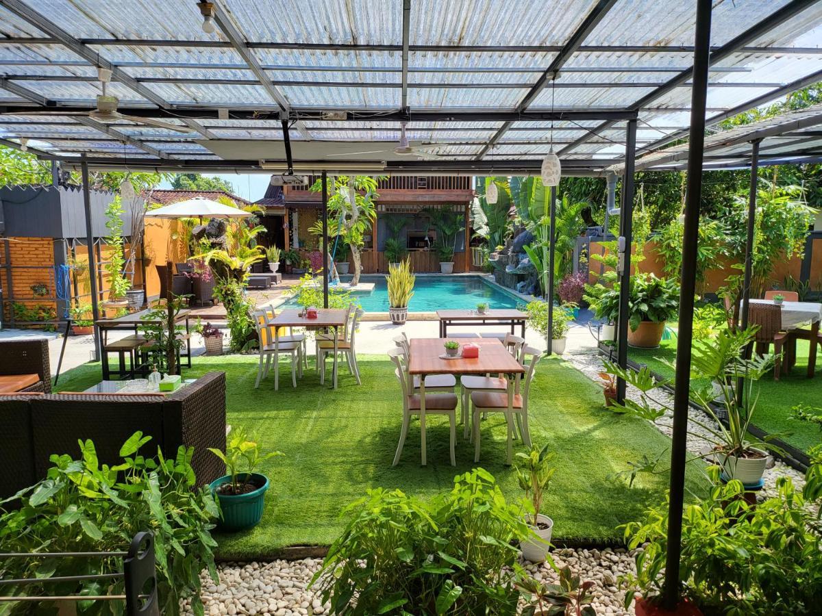 Dewi Sri Guesthouse Mataram Exterior photo