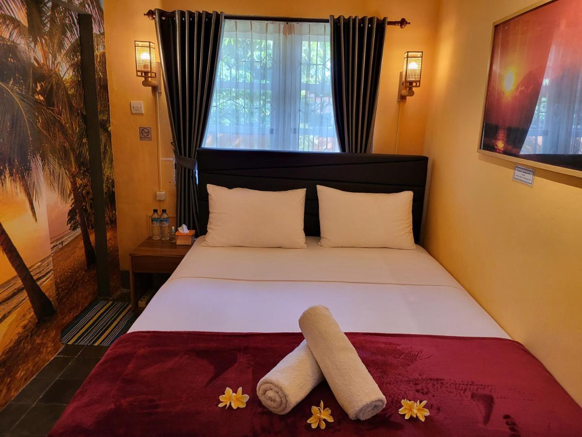 Dewi Sri Guesthouse Mataram Exterior photo