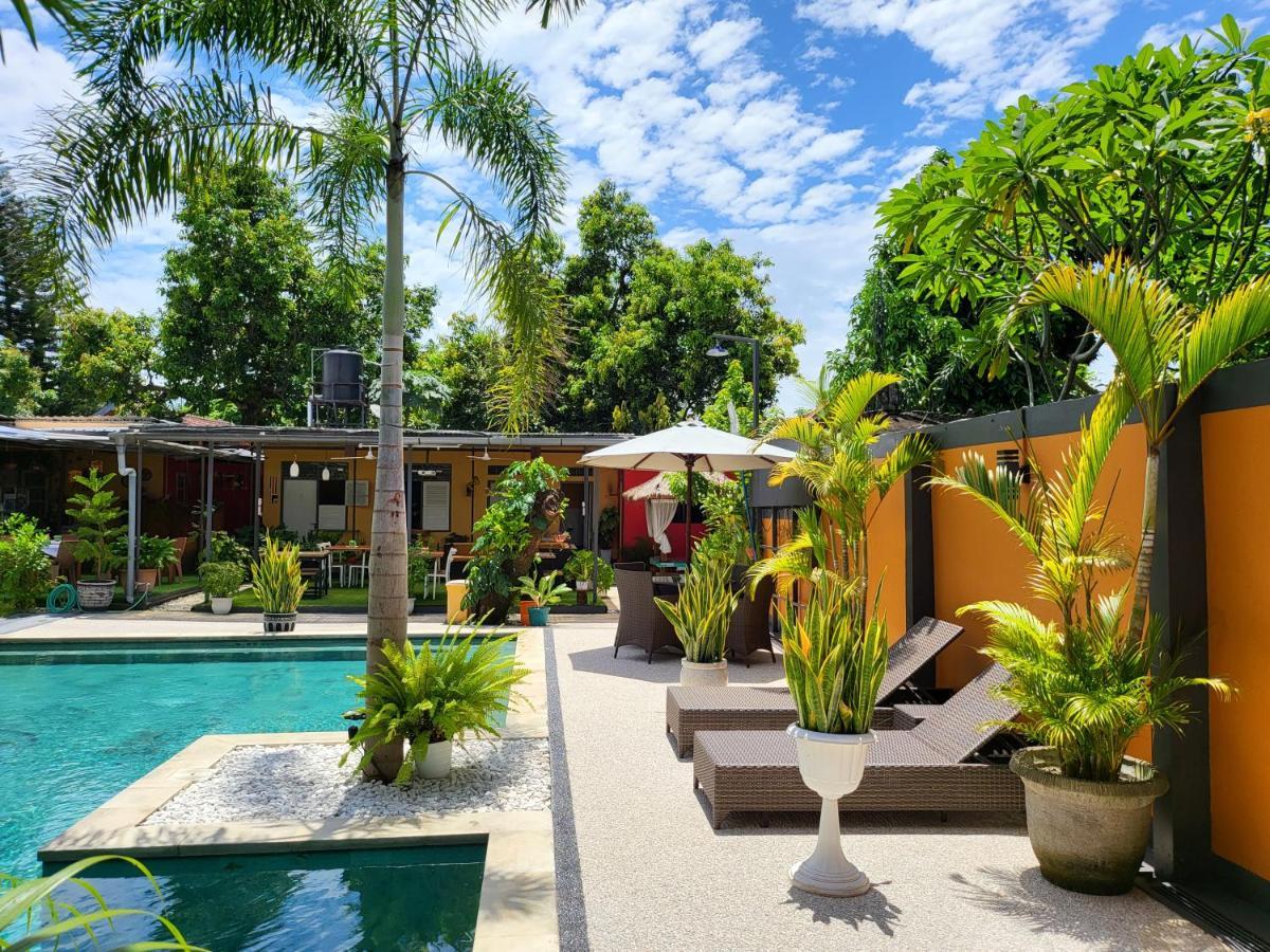 Dewi Sri Guesthouse Mataram Exterior photo