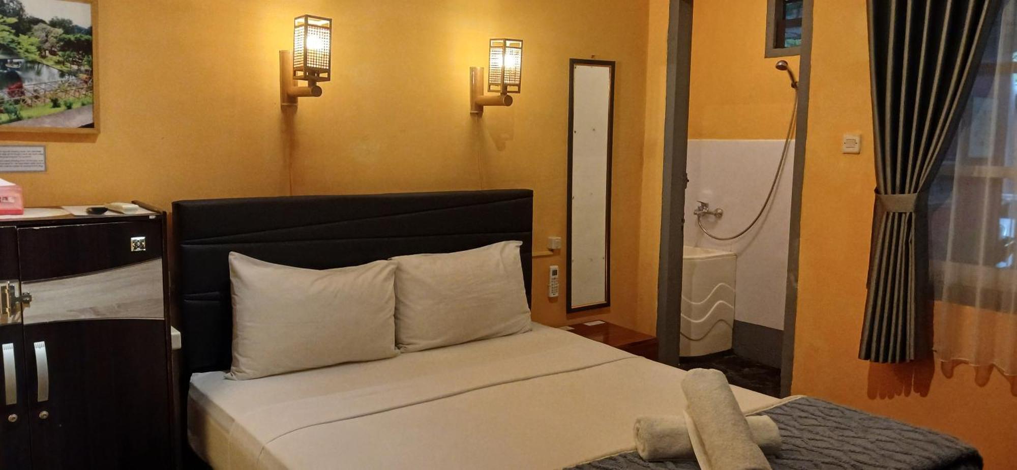 Dewi Sri Guesthouse Mataram Exterior photo