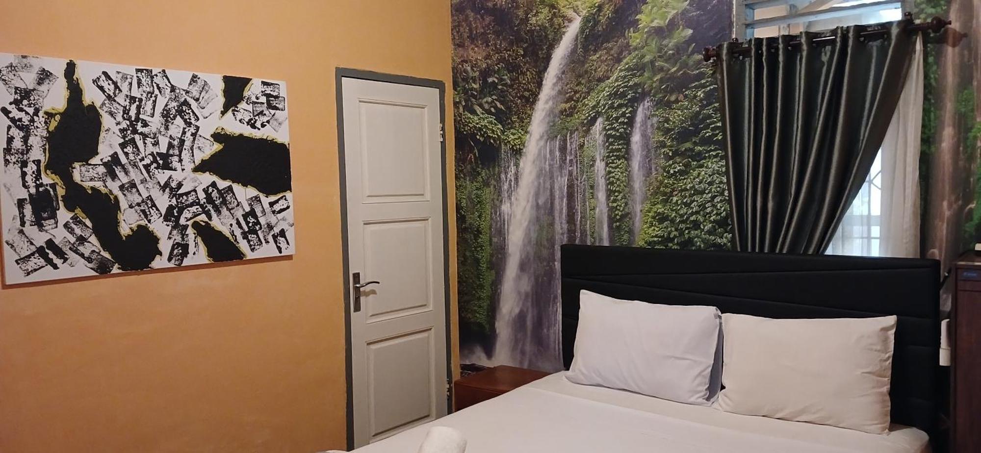 Dewi Sri Guesthouse Mataram Exterior photo